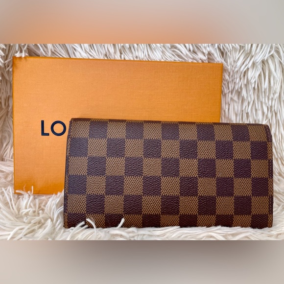 SOLD Authentic Louis Vuitton Emilie Wallet in Brown Damier - Picture 2 of 6